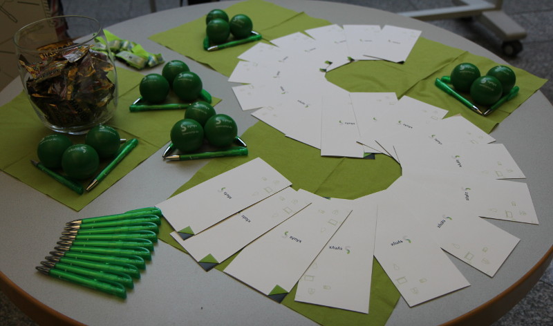 "Der synyx Sponsorentisch auf dem GDG DevFest 2013"